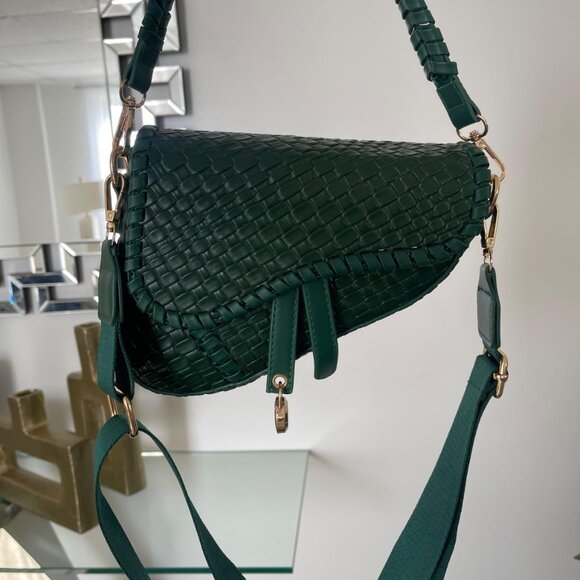 Neiman Marcus Emerald Green PU Leather Crocodile Saddle Bag - Picture 1 of 5
